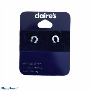 NWT Claire’s horse shoe earrings